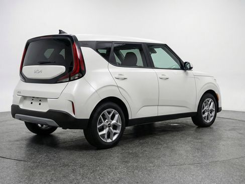 Used 2025 Kia Soul LX w/ LX Technology Package FWD image 9