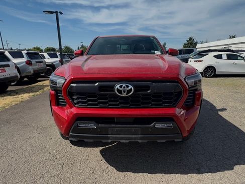 Used 2024 Toyota Tacoma TRD Off-Road w/ TRD Off Road Upgrade Package AWD/4WD image 5