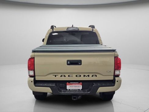 Used 2017 Toyota Tacoma TRD Sport image 22