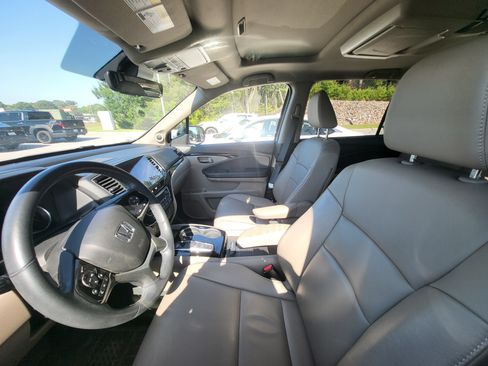 Used 2022 Honda Pilot Touring image 10