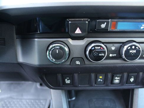 Used 2017 Toyota Tacoma TRD Sport w/ Premium & Technology Package image 34