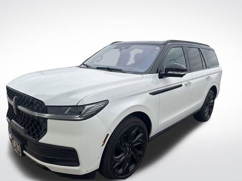 Used 2025 Lincoln Navigator Black Label AWD/4WD image 9