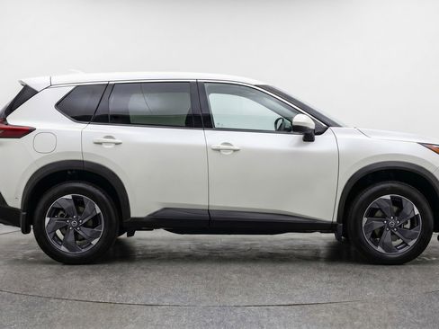 Used 2025 Nissan Rogue SV AWD/4WD image 11