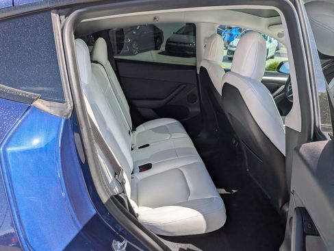 Used 2023 Tesla Model Y Long Range AWD/4WD image 30