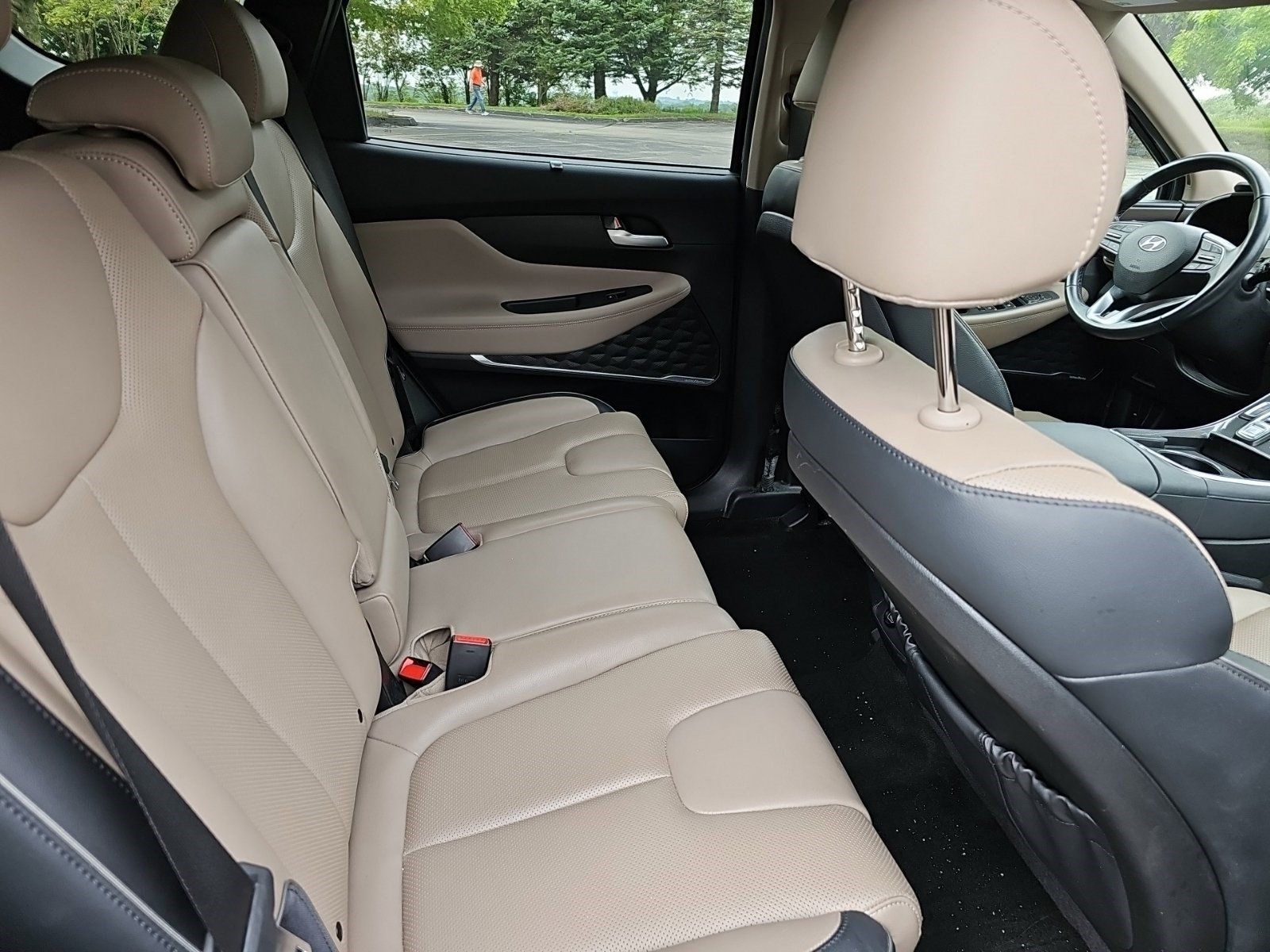 Used 2022 Hyundai Santa Fe SEL w/ Convenience + Premium Package AWD/4WD image 16