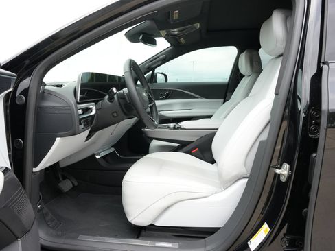 Certified 2024 Cadillac Lyriq Luxury RWD image 15