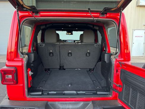 Used 2025 Jeep Wrangler Unlimited Sahara AWD/4WD image 31