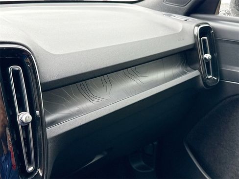 Used 2023 Volvo XC40 Recharge Plus image 22