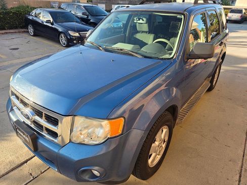 Used 2010 Ford Escape XLT image 3