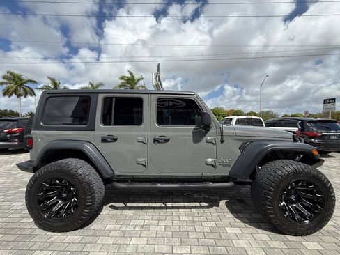 Used 2019 Jeep Wrangler Unlimited Sport image 11