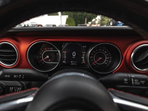 Used 2021 Jeep Gladiator Rubicon AWD/4WD image 19