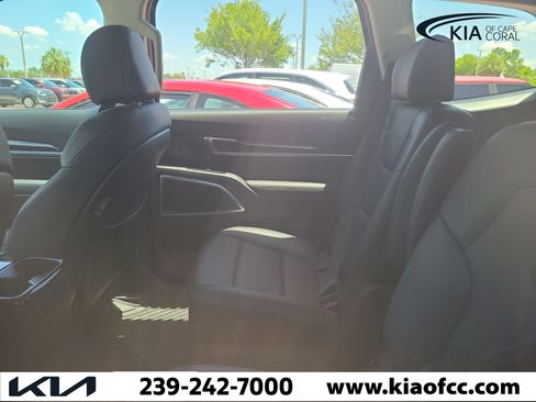 Used 2025 Kia Telluride S FWD image 7
