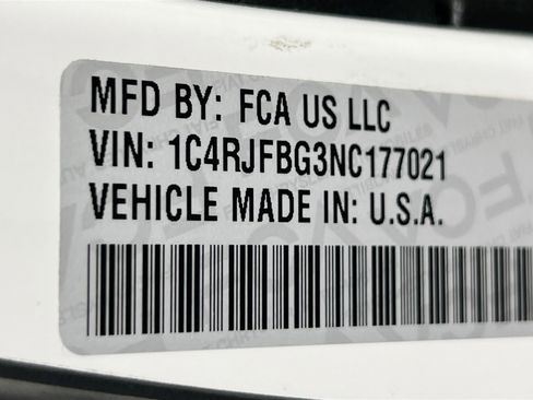 Used 2022 Jeep Grand Cherokee Limited image 32