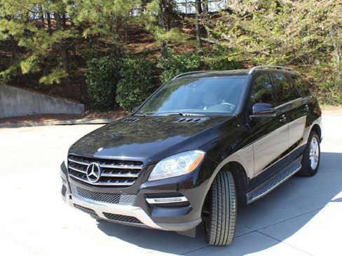 Used 2013 Mercedes-Benz ML 350 BlueTEC 4MATIC image 2