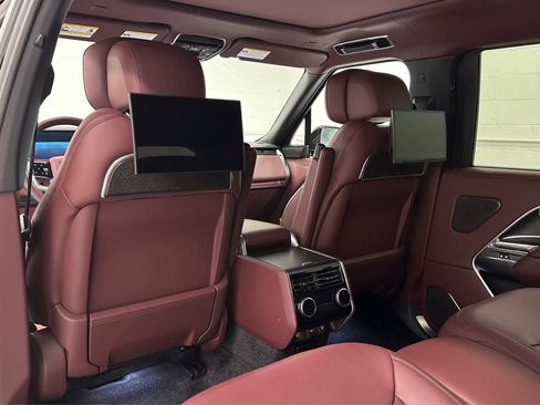Used 2024 Land Rover Range Rover Long Wheelbase Autobiography image 13