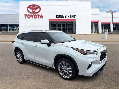 Used 2022 Toyota Highlander Limited FWD image 1