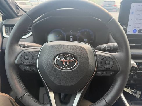 Used 2023 Toyota RAV4 XSE AWD/4WD image 15