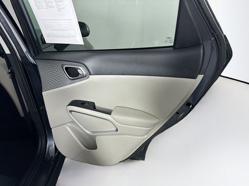 Used 2025 Kia Soul LX w/ LX Technology Package image 28