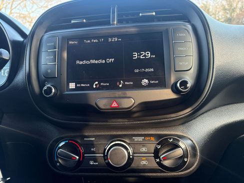 Used 2025 Kia Soul LX w/ LX Technology Package image 17