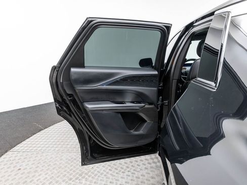 Used 2024 Cadillac Lyriq Luxury image 12