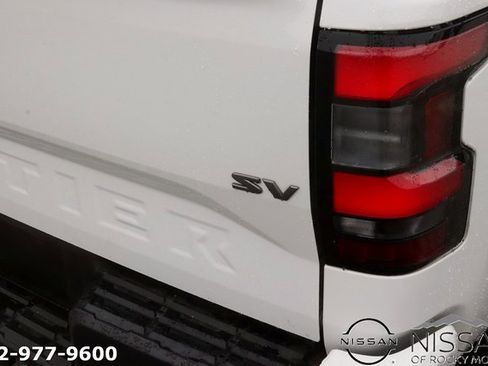 Used 2022 Nissan Frontier SV w/ Technology Package image 7