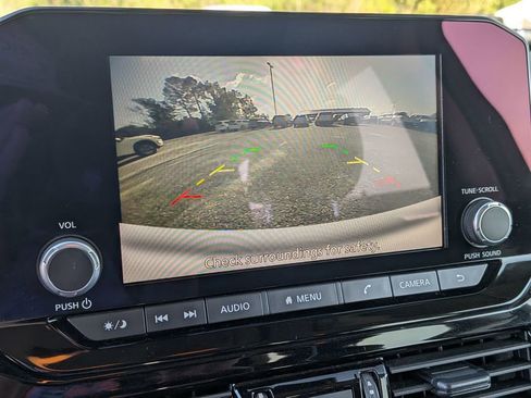 Used 2024 Nissan Pathfinder SV image 25