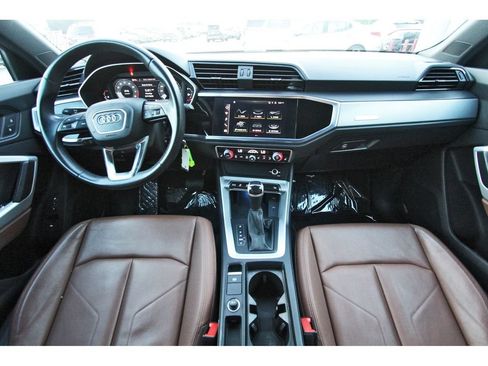 Used 2022 Audi Q3 2.0T Premium Plus w/ Premium Plus Package AWD/4WD image 10