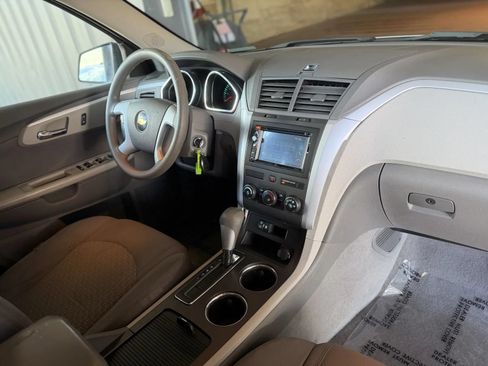 Used 2011 Chevrolet Traverse LS AWD/4WD image 21