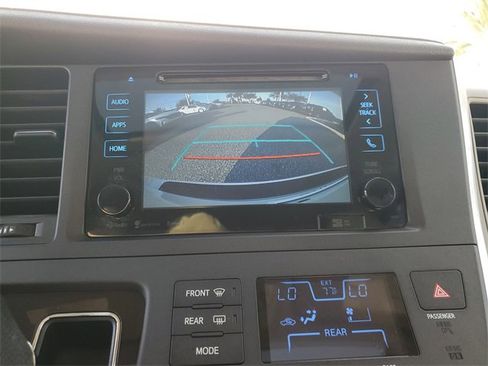 Used 2016 Toyota Sienna XLE Premium image 28