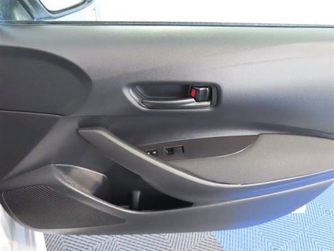 Used 2025 Toyota Corolla LE image 33