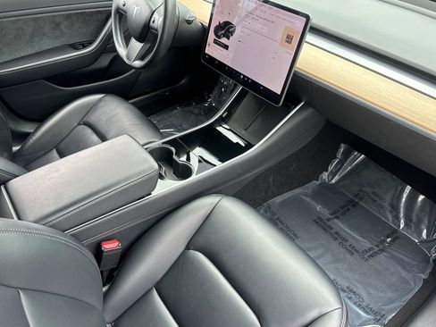 Used 2018 Tesla Model 3 Performance image 32