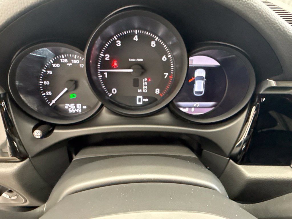 Certified 2024 Porsche Macan AWD/4WD image 36
