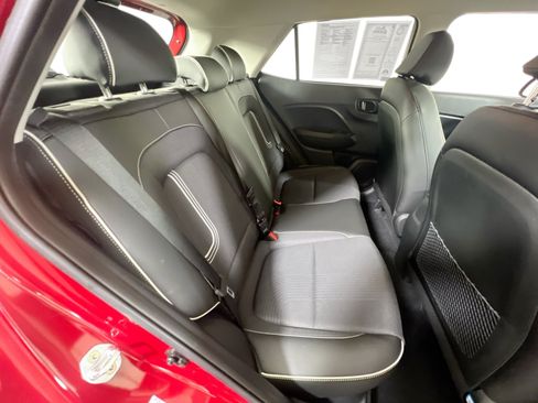 Used 2023 Hyundai Venue Limited FWD image 26