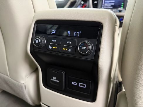 Used 2021 GMC Acadia Denali w/ Denali Technology Package AWD/4WD image 36