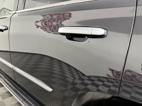 Used 2018 Cadillac Escalade Luxury w/ LPO, Radiant Package image 30