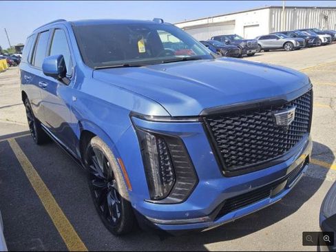 Used 2025 Cadillac Escalade Sport Platinum AWD/4WD image 2