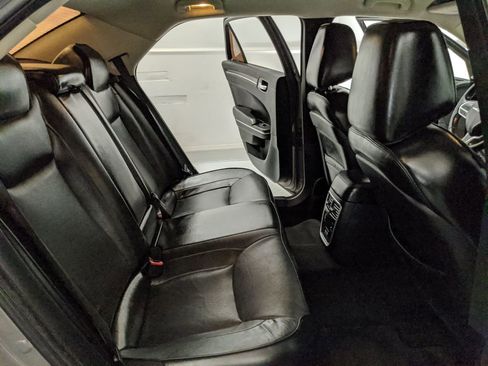 Used 2018 Chrysler 300 Limited image 19