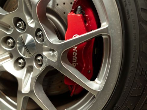 Used 2006 Ford GT RWD image 37
