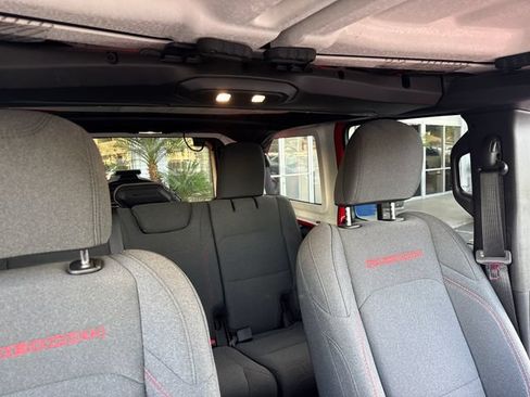 Used 2025 Jeep Wrangler Unlimited Rubicon w/ Convenience Group AWD/4WD image 34