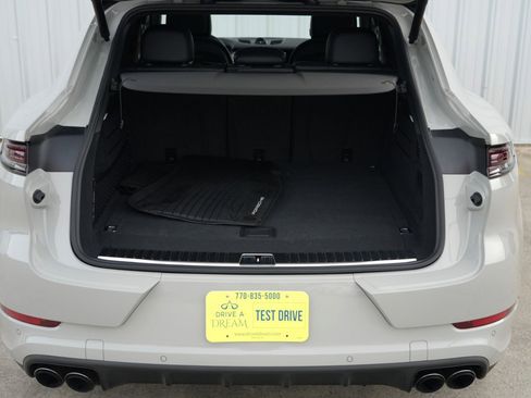 Used 2024 Porsche Cayenne Turbo image 10