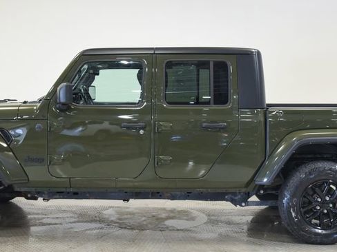 Used 2022 Jeep Gladiator Sport AWD/4WD image 10