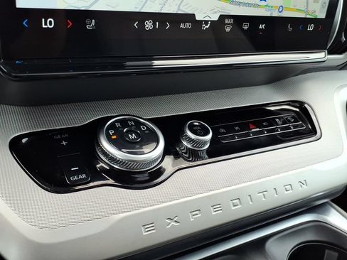 Certified 2025 Ford Expedition Active AWD/4WD image 21