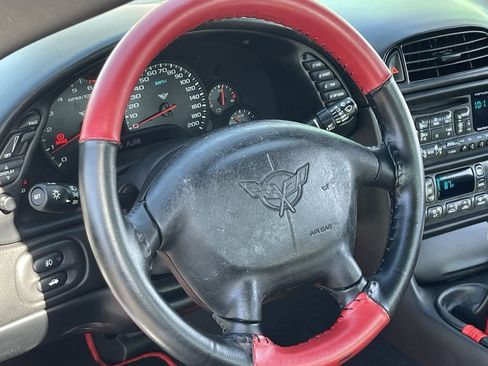 Used 2004 Chevrolet Corvette Coupe w/ Roof Package RWD image 21