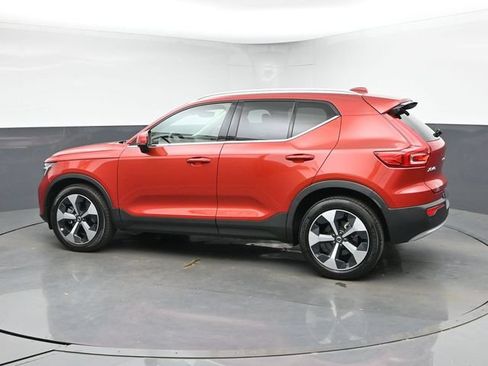 Used 2023 Volvo XC40 B4 Plus w/ Driver Assist Package FWD image 7