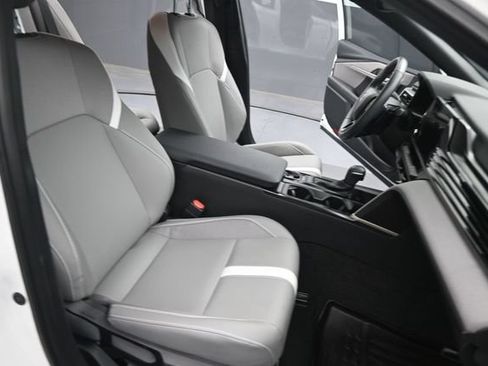 Used 2025 Toyota Camry SE w/ Convenience Package FWD image 27