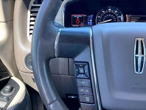 Used 2017 Lincoln Navigator Select RWD image 10