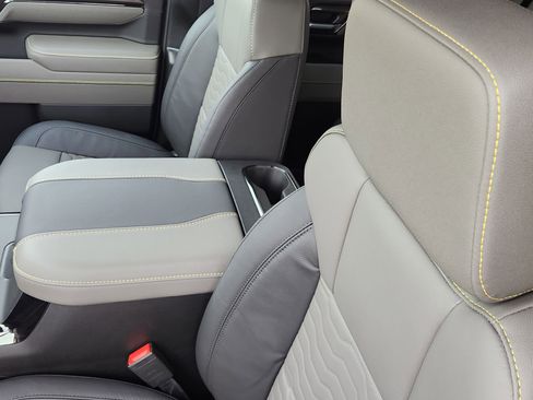 New 2026 Chevrolet Silverado 2500 ZR2 image 19