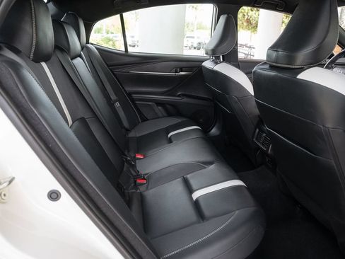 Used 2025 Toyota Camry SE FWD image 40