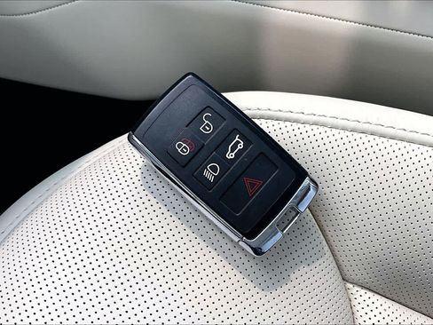 Used 2026 Land Rover Range Rover SE AWD/4WD image 14