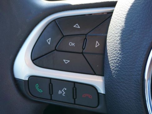 Used 2021 Jeep Compass Latitude image 11